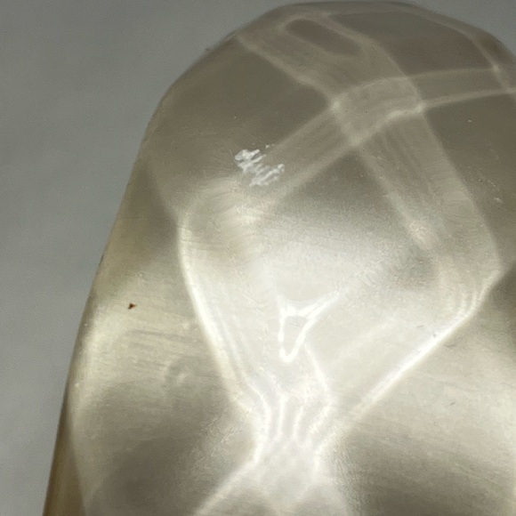 Vintage multifaceted moonglow lucite chunky bracelet. Please see video also. - Picture 11 of 12